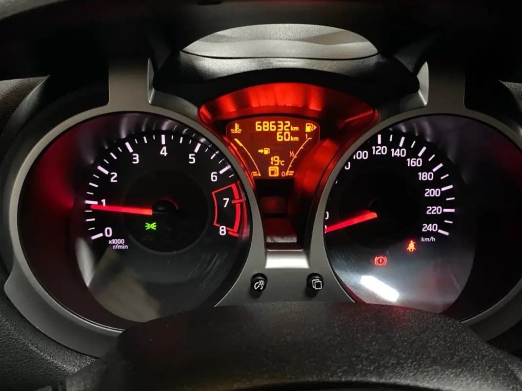 Nissan Juke 2018 - 14950 EUR, 68700 km - AUTO.MOTO.pt - 68700km - foto 12 de 20