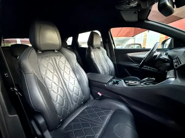 Peugeot 3008 2019 - 24900 EUR, 82000 km - AUTO.MOTO.pt - 82000km - foto 7 de 24