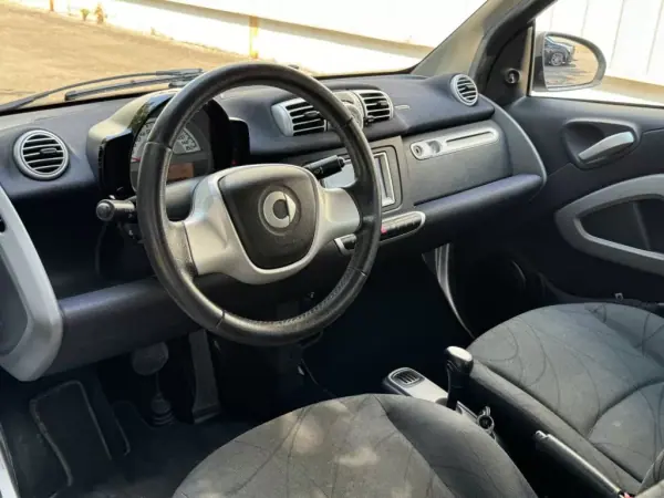Smart Fortwo Cabrio 2013 - 8550 EUR, 173500 km - AUTO.MOTO.pt - 173500km - foto 16 de 27