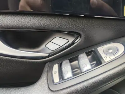 Mercedes-Benz C 200 2017 - 18980 EUR, 136500 km - AUTO.MOTO.pt - 136500km - foto 24 de 40