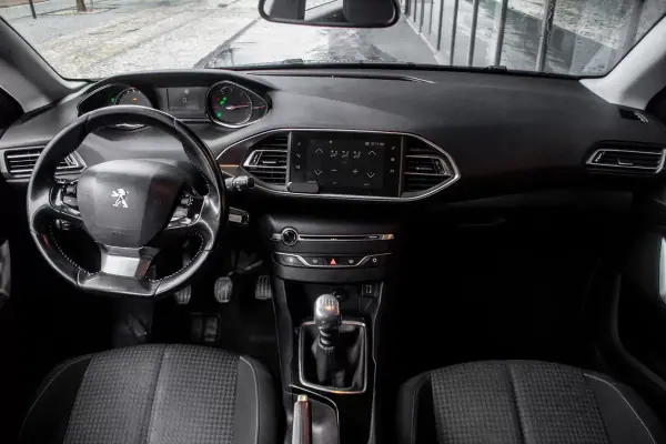 Peugeot 308 SW 2019 - 8900 EUR, 268213 km - AUTO.MOTO.pt - 268213km - foto 27 de 34