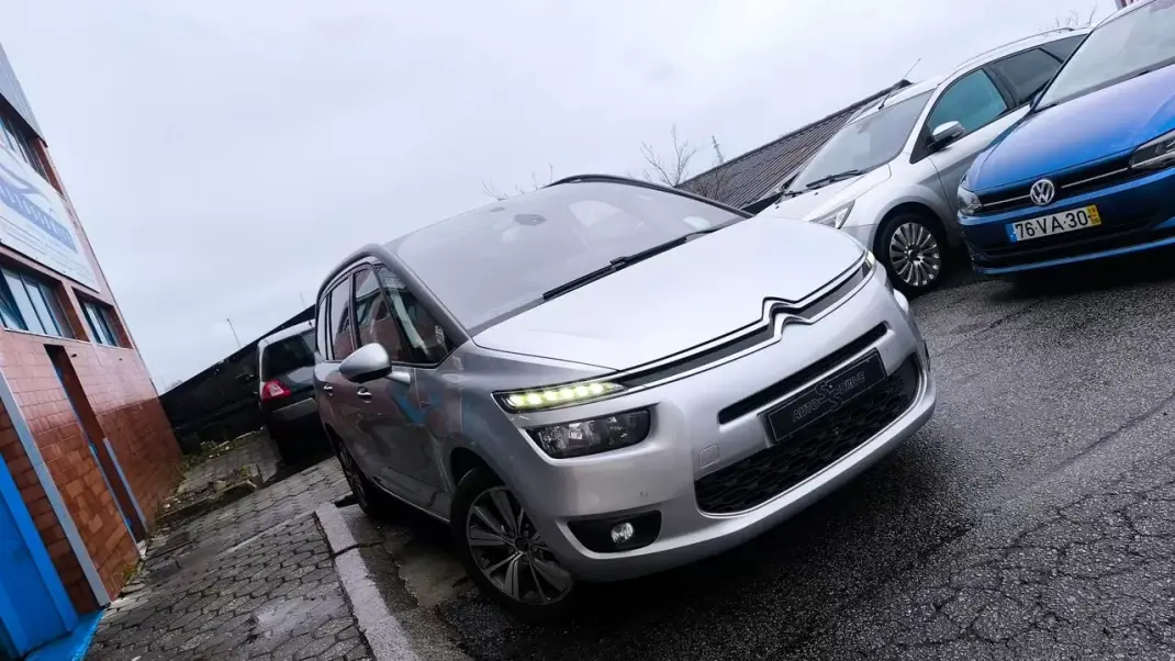 Citroën C4 Grand Picasso 2015 - 10900 EUR, 175000 km - AUTO.MOTO.pt - 175000km - foto 16 de 17