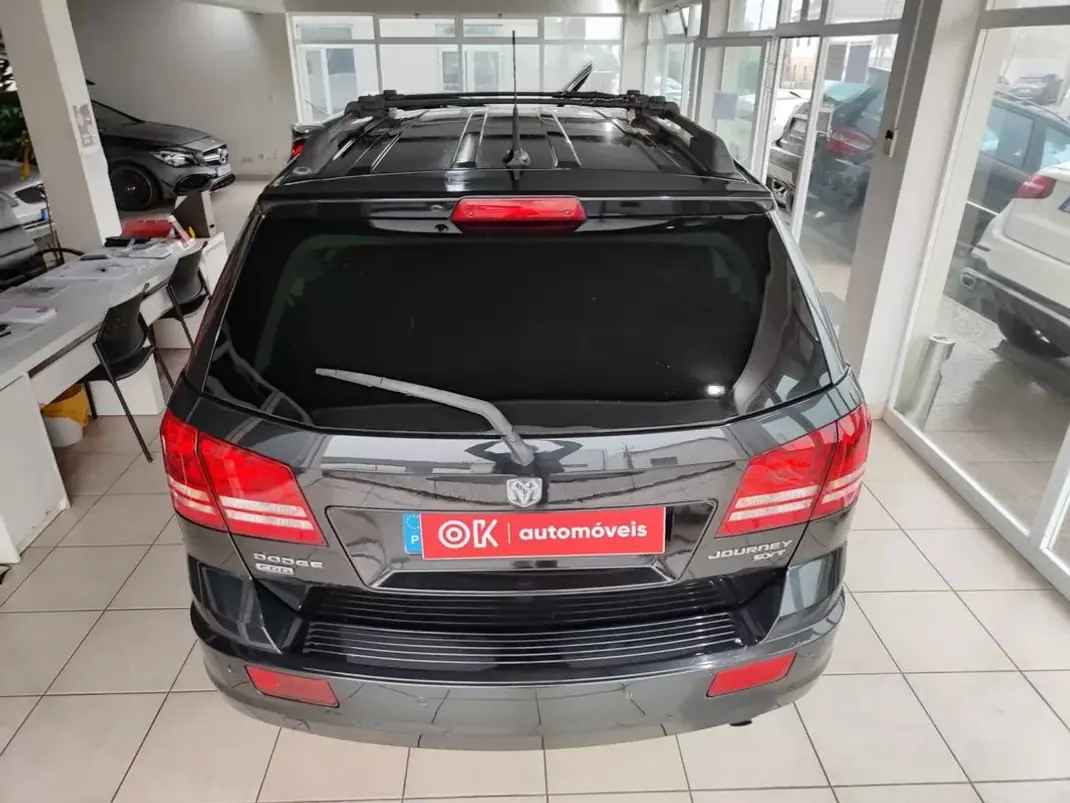 Dodge Journey 2010 - 11750 EUR, 113500 km - AUTO.MOTO.pt - 113500km - foto 11 de 36