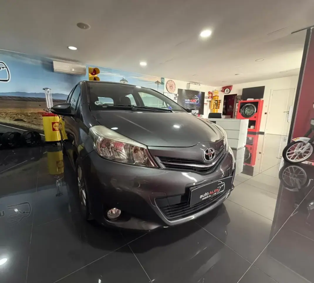 Toyota Yaris 2014 - 13500 EUR, 125000 km - AUTO.MOTO.pt - 125000km - foto 7 de 21