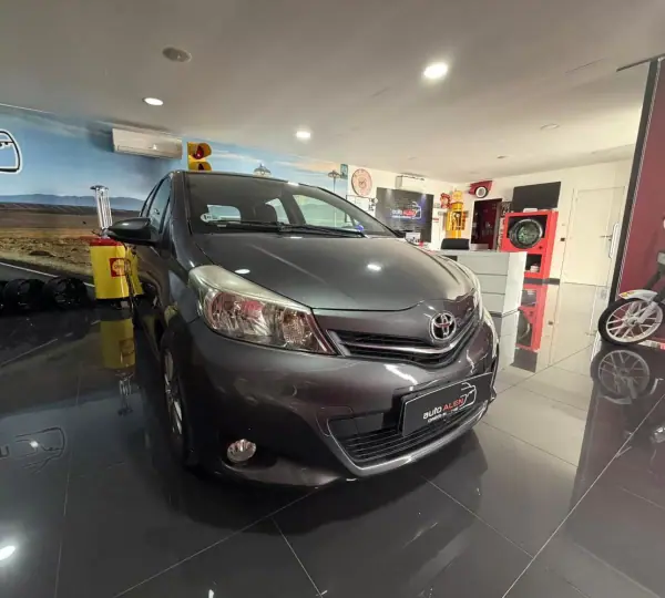 Toyota Yaris 2014 - 13500 EUR, 125000 km - AUTO.MOTO.pt - 125000km - foto 7 de 21