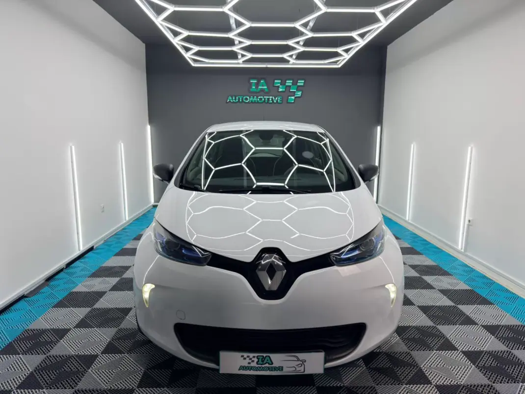 Renault Zoe 2018 - 10750 EUR, 64000 km - AUTO.MOTO.pt - 64000km - foto 3 de 18