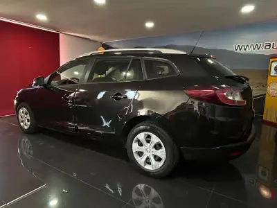 Renault Mégane 2013 - 6990 EUR, 253321 km - AUTO.MOTO.pt - 253321km - foto 4 de 17