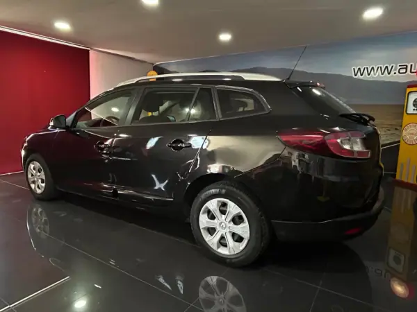 Renault Mégane 2013 - 6990 EUR, 253321 km - AUTO.MOTO.pt - 253321km - foto 4 de 17