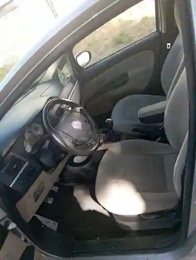 Fiat Linea 2007 - 2900 EUR, 185000 km - AUTO.MOTO.pt - 185000km - foto 9 de 12