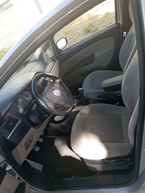 Fiat Linea 2007 - 2900 EUR, 185000 km - AUTO.MOTO.pt - 185000km - foto 9 de 12