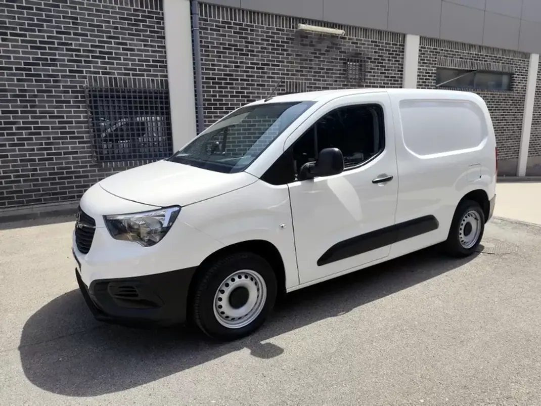 Opel COMBO 2019 - 11980 EUR, 162000 km - AUTO.MOTO.pt - 162000km - foto 3 de 21