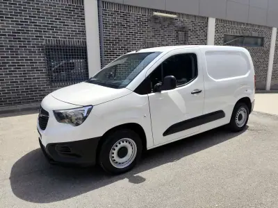 Opel COMBO 2019 - 11980 EUR, 162000 km - AUTO.MOTO.pt - 162000km - foto 3 de 21