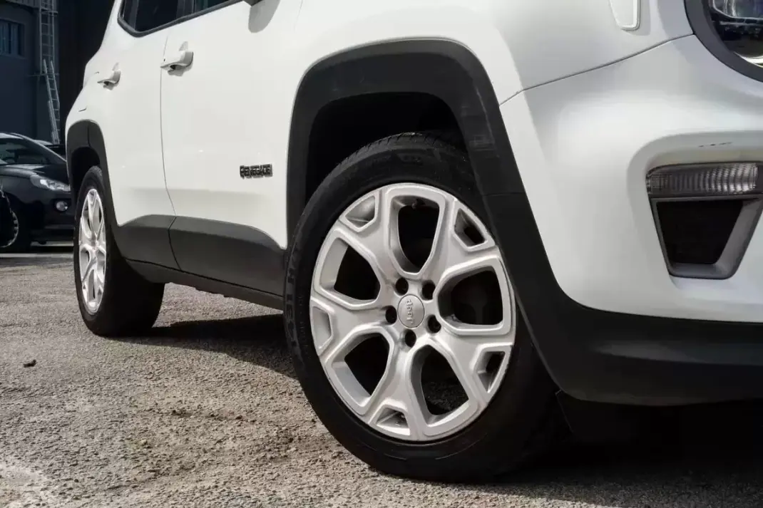 Jeep Renegade 2020 - 17600 EUR, 100000 km - AUTO.MOTO.pt - 100000km - foto 8 de 26