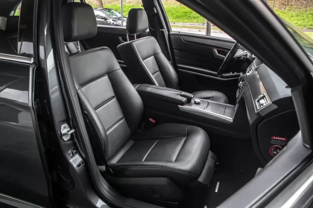 Mercedes-Benz E 300 2015 - 15990 EUR, 256669 km - AUTO.MOTO.pt - 256669km - foto 25 de 36