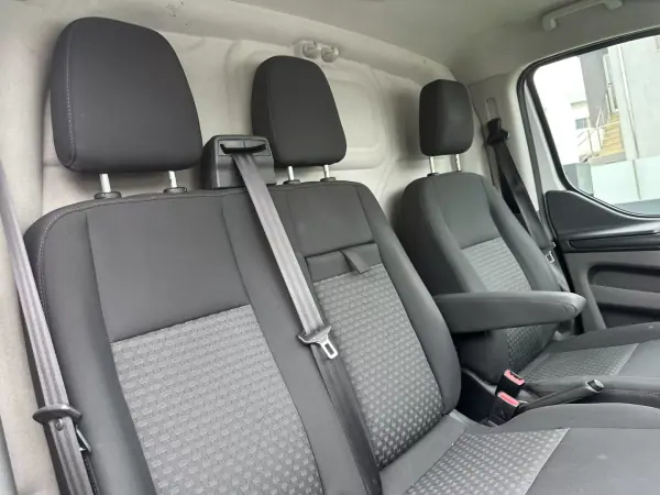 Ford Transit 2020 - 16900 EUR, 200000 km - AUTO.MOTO.pt - 200000km - foto 35 de 37