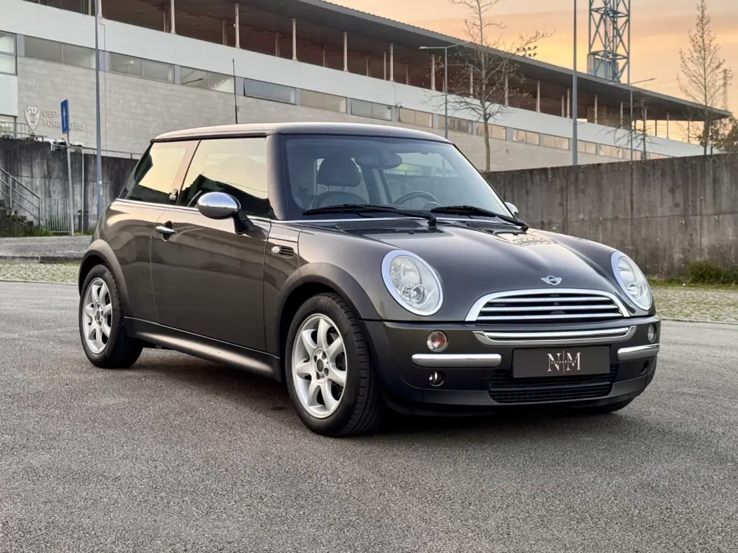MINI 3 Portas 2006 - 6900 EUR, 160000 km - AUTO.MOTO.pt - 160000km - foto 8 de 26