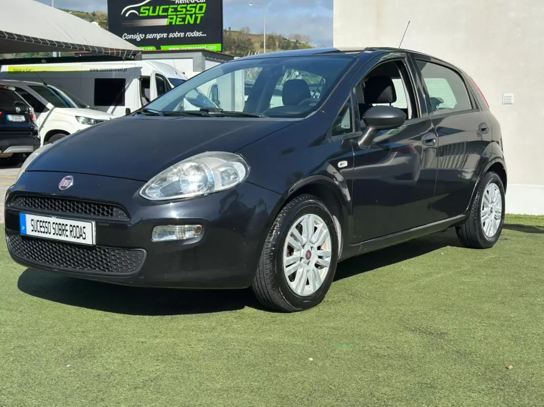 Fiat Punto 2018 - 10990 EUR, 83900 km - AUTO.MOTO.pt - 83900km - foto 1 de 20