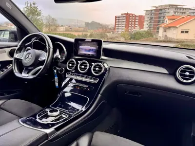 Mercedes-Benz GLC 250 2018 - 34990 EUR, 175000 km - AUTO.MOTO.pt - 175000km - foto 18 de 33