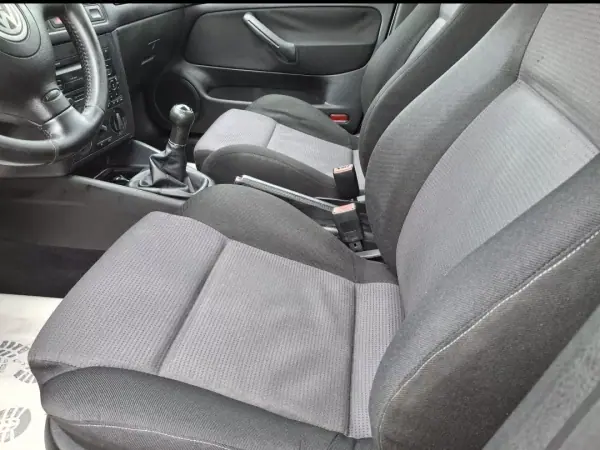 Volkswagen Golf 2003 - 3500 EUR, 182647 km - AUTO.MOTO.pt - 182647km - foto 8 de 8