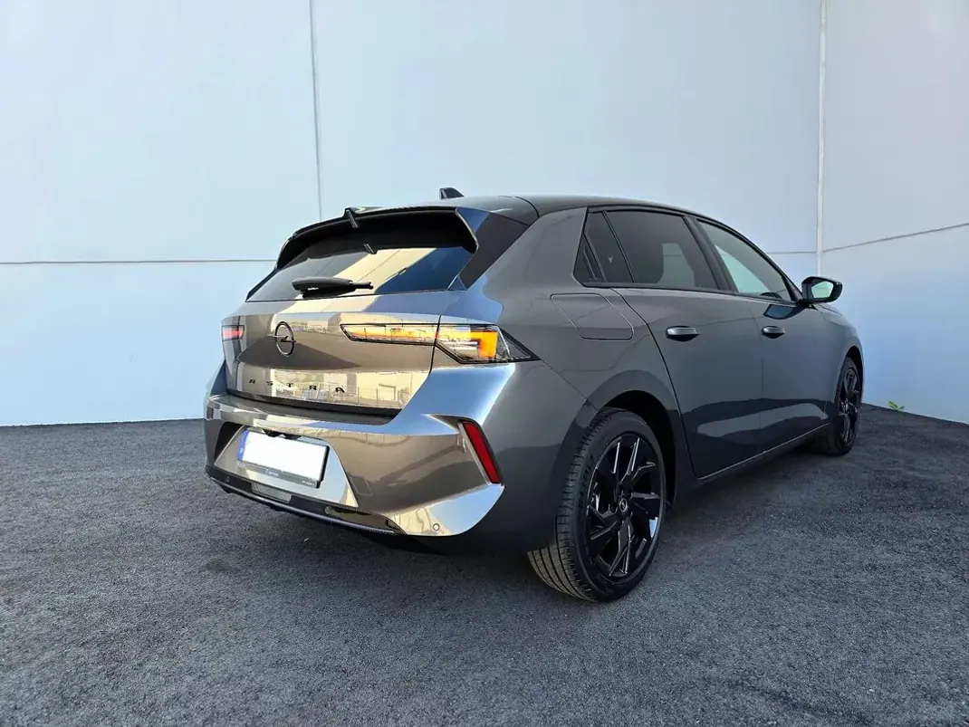 Opel Astra 2023 - 19900 EUR, 16940 km - AUTO.MOTO.pt - 16940km - foto 7 de 39