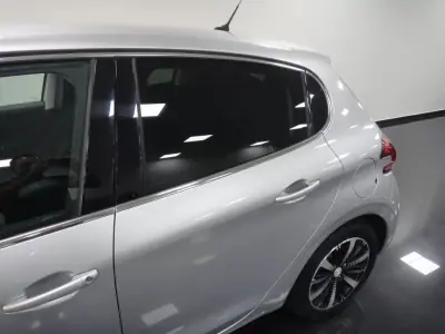 Peugeot 208 2018 - 9900 EUR, 84000 km - 84000km - foto 8 de 26