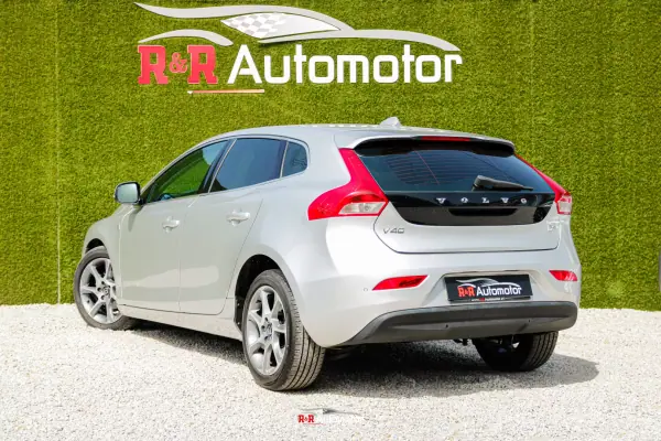 Volvo V40 2015 - 12900 EUR, 175000 km - AUTO.MOTO.pt - 175000km - foto 2 de 26