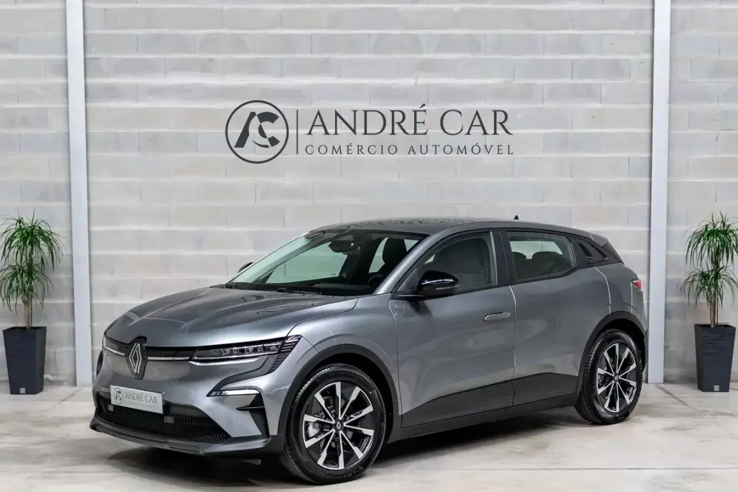 Renault Mégane E-Tech 2023 - 21950 EUR, 62742 km - AUTO.MOTO.pt - 62742km - foto 1 de 52