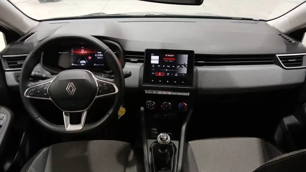Renault Clio 2025 - 20700 EUR, 19845 km - 19845km - foto 6 de 10