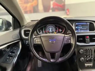 Volvo V40 2014 - 7900 EUR, 263000 km - AUTO.MOTO.pt - 263000km - foto 11 de 14