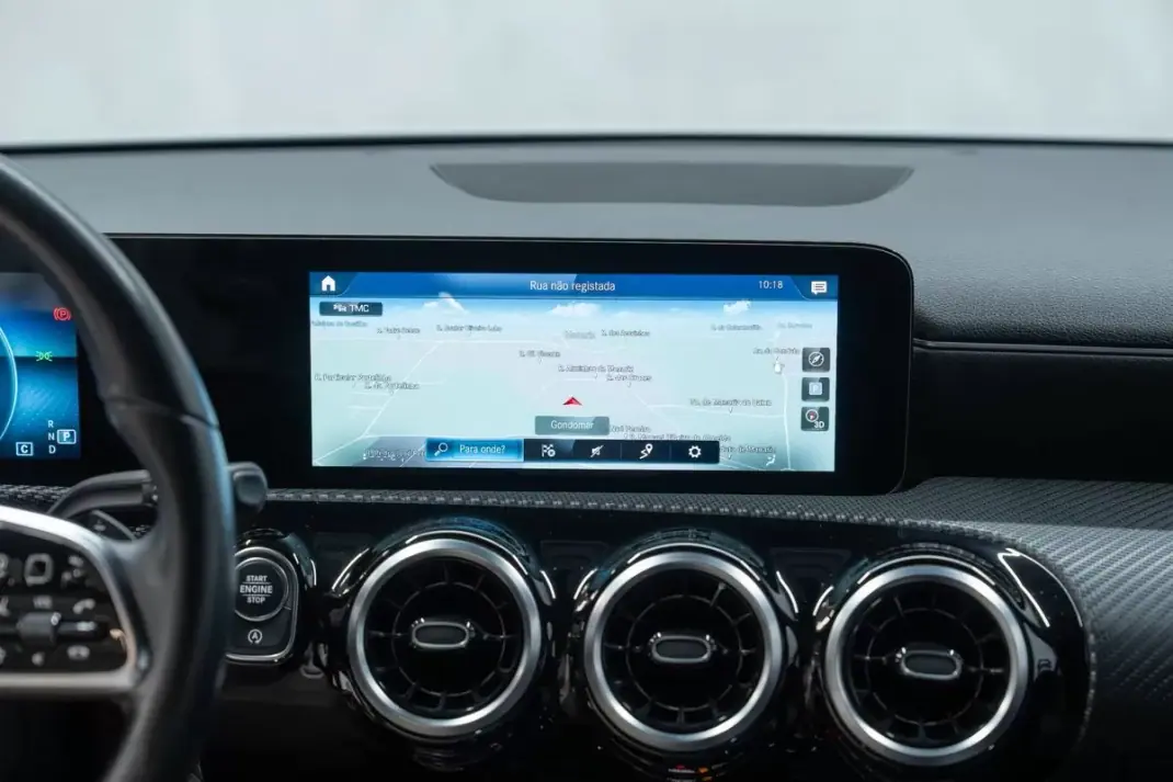 Mercedes-Benz CLA 180 2023 - 29950 EUR, 70000 km - AUTO.MOTO.pt - 70000km - foto 23 de 43