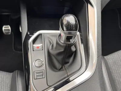Peugeot 5008 2018 - 18500 EUR, 108306 km - AUTO.MOTO.pt - 108306km - foto 19 de 23