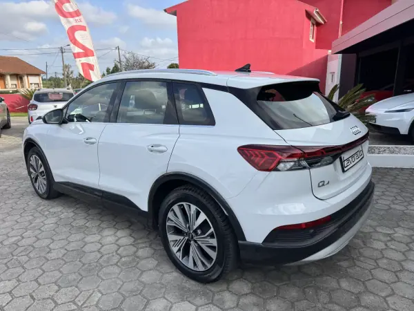 Audi Q4 e-tron 2021 - 29900 EUR, 98000 km - 98000km - foto 5 de 46