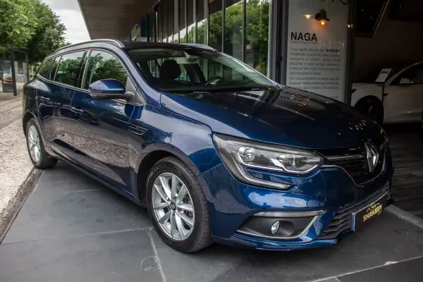 Renault Mégane Sport Tourer 2018 - 9990 EUR, 330112 km - AUTO.MOTO.pt - 330112km - foto 6 de 38