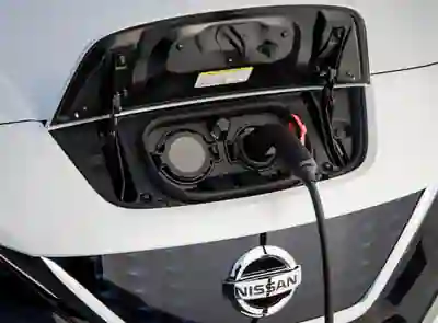 Nissan Leaf 2018 - 12500 EUR, 179000 km - AUTO.MOTO.pt - 179000km - foto 6 de 6