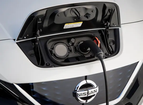 Nissan Leaf 2018 - 12500 EUR, 179000 km - AUTO.MOTO.pt - 179000km - foto 6 de 6