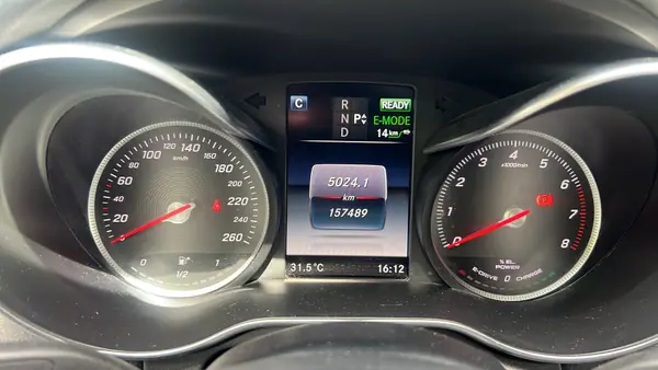 Mercedes-Benz C 350 2017 - 21275 EUR, 160000 km - AUTO.MOTO.pt - 160000km - foto 15 de 17