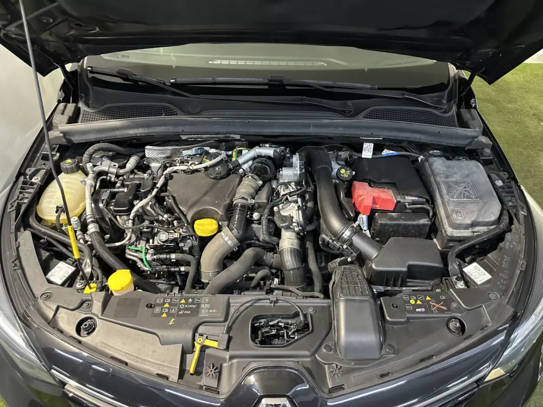 Renault Clio 2021 - 14500 EUR, 93000 km - AUTO.MOTO.pt - 93000km - foto 31 de 32
