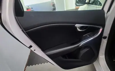 Volvo V40 2015 - 12990 EUR, 179950 km - AUTO.MOTO.pt - 179950km - foto 19 de 29