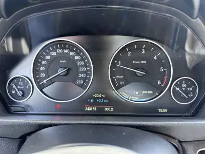 BMW 320 2015 - 14900 EUR, 240000 km - AUTO.MOTO.pt - 240000km - foto 32 de 59