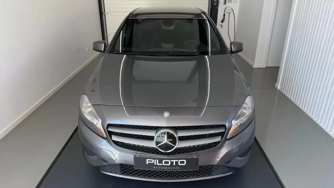 Mercedes-Benz A 180 2013 - 12990 EUR, 237399 km - AUTO.MOTO.pt - 237399km - foto 4 de 28