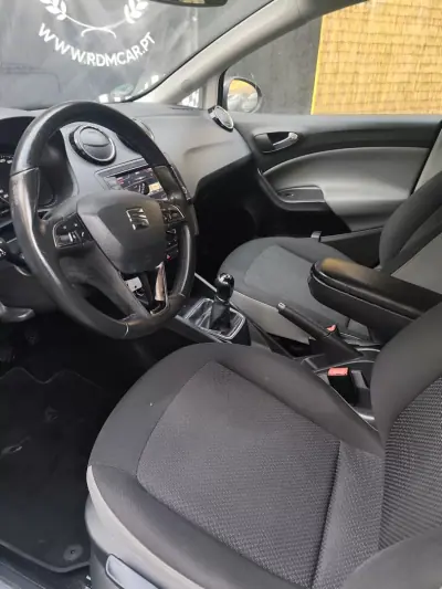 SEAT Ibiza 2017 - 10990 EUR, 156000 km - AUTO.MOTO.pt - 156000km - foto 7 de 11