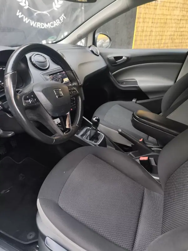 SEAT Ibiza 2017 - 8990 EUR, 156000 km - AUTO.MOTO.pt - 156000km - foto 7 de 11