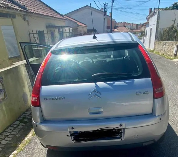 Citroën C4 2005 - 3450 EUR, 120000 km - AUTO.MOTO.pt - 120000km - foto 4 de 9