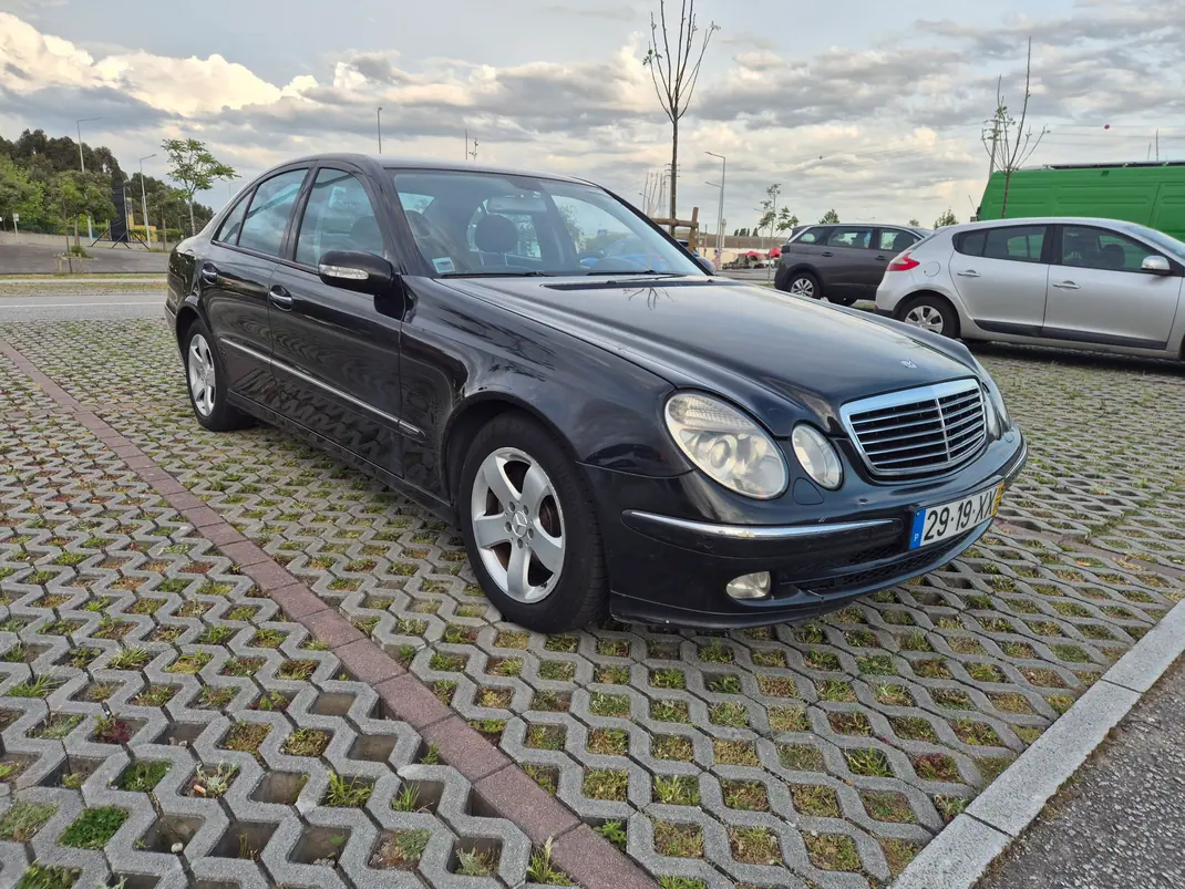Mercedes-Benz E 220 2003 - 4900 EUR, 490000 km - AUTO.MOTO.pt - 490000km - foto 2 de 16