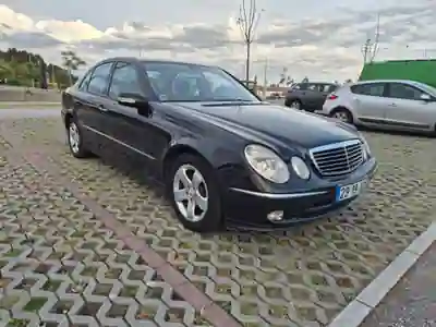 Mercedes-Benz E 220 2003 - 4900 EUR, 490000 km - AUTO.MOTO.pt - 490000km - foto 2 de 16