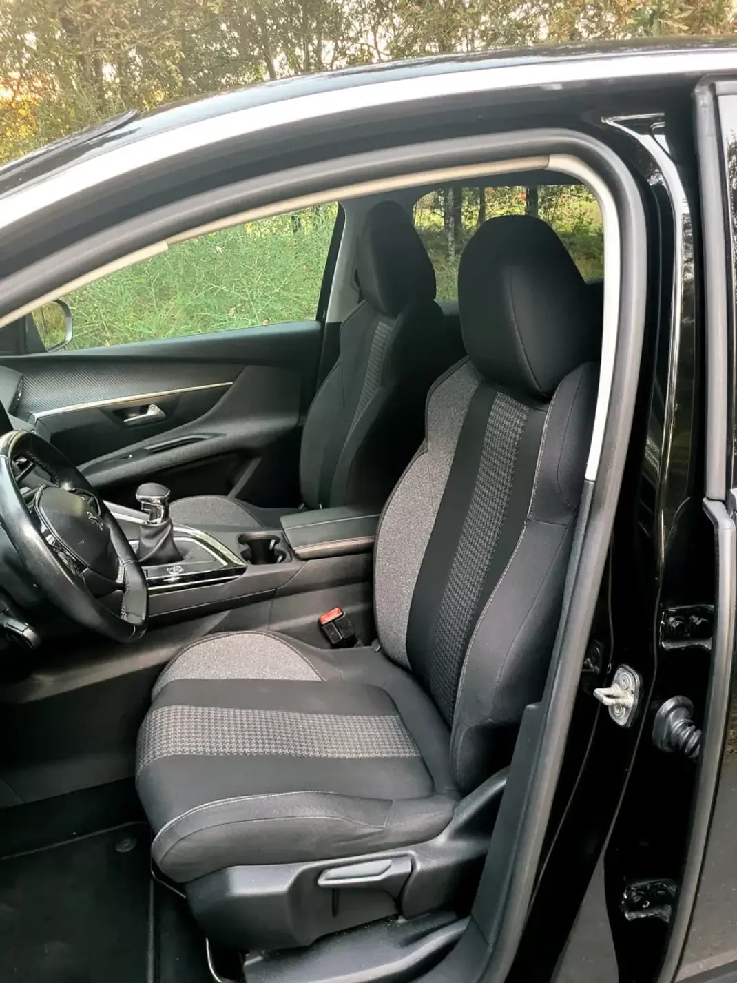 Peugeot 3008 2017 - 16990 EUR, 161440 km - AUTO.MOTO.pt - 161440km - foto 17 de 23