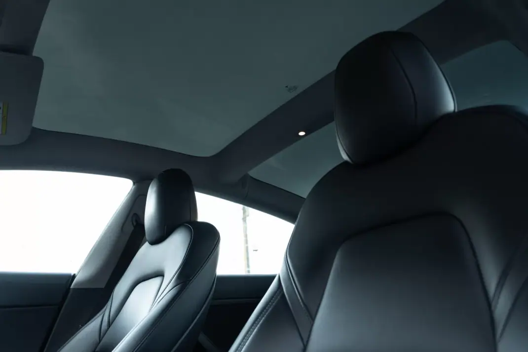 Tesla Model 3 2021 - 24999 EUR, 205000 km - 205000km - foto 12 de 26