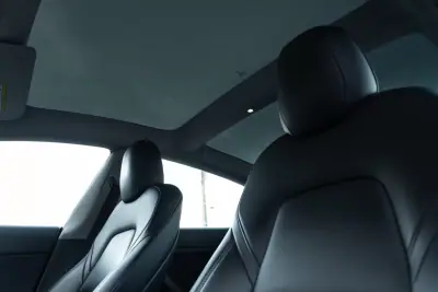 Tesla Model 3 2021 - 24999 EUR, 205000 km - 205000km - foto 12 de 26