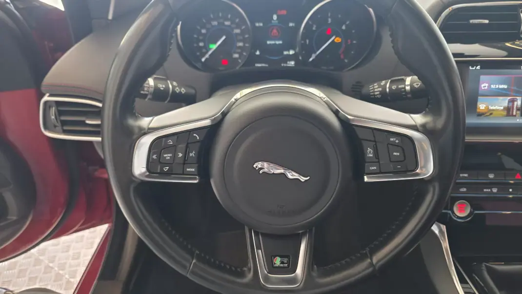 Jaguar XE 2016 - 14950 EUR, 176623 km - AUTO.MOTO.pt - 176623km - foto 40 de 58