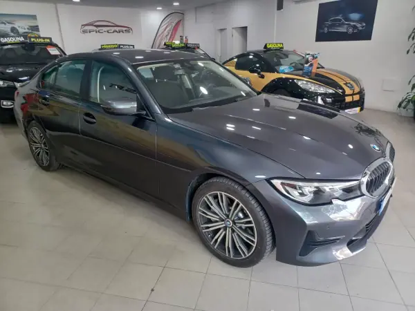 BMW 330 2021 - 27890 EUR, 51862 km - AUTO.MOTO.pt - 51862km - foto 10 de 37